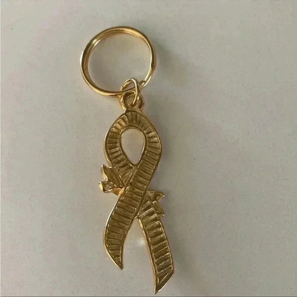 Vintage Avon Breast Cancer Awareness Pink Ribbon Key ring Key chain original box - Picture 2 of 5